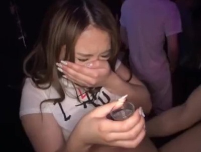 「バレちゃう！バレちゃぅう❤︎」営業中のクラブ内でハメ倒すイケイケGAL