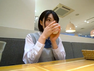 「出会い系とか…怖いから…」初めて会った見知らぬ男とハメちゃうガチ女子高生